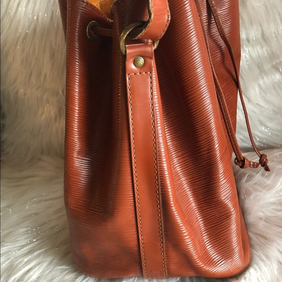 💯% Authentic Louis Vuitton Epi Petit Noé Bucket - Picture 3 of 9